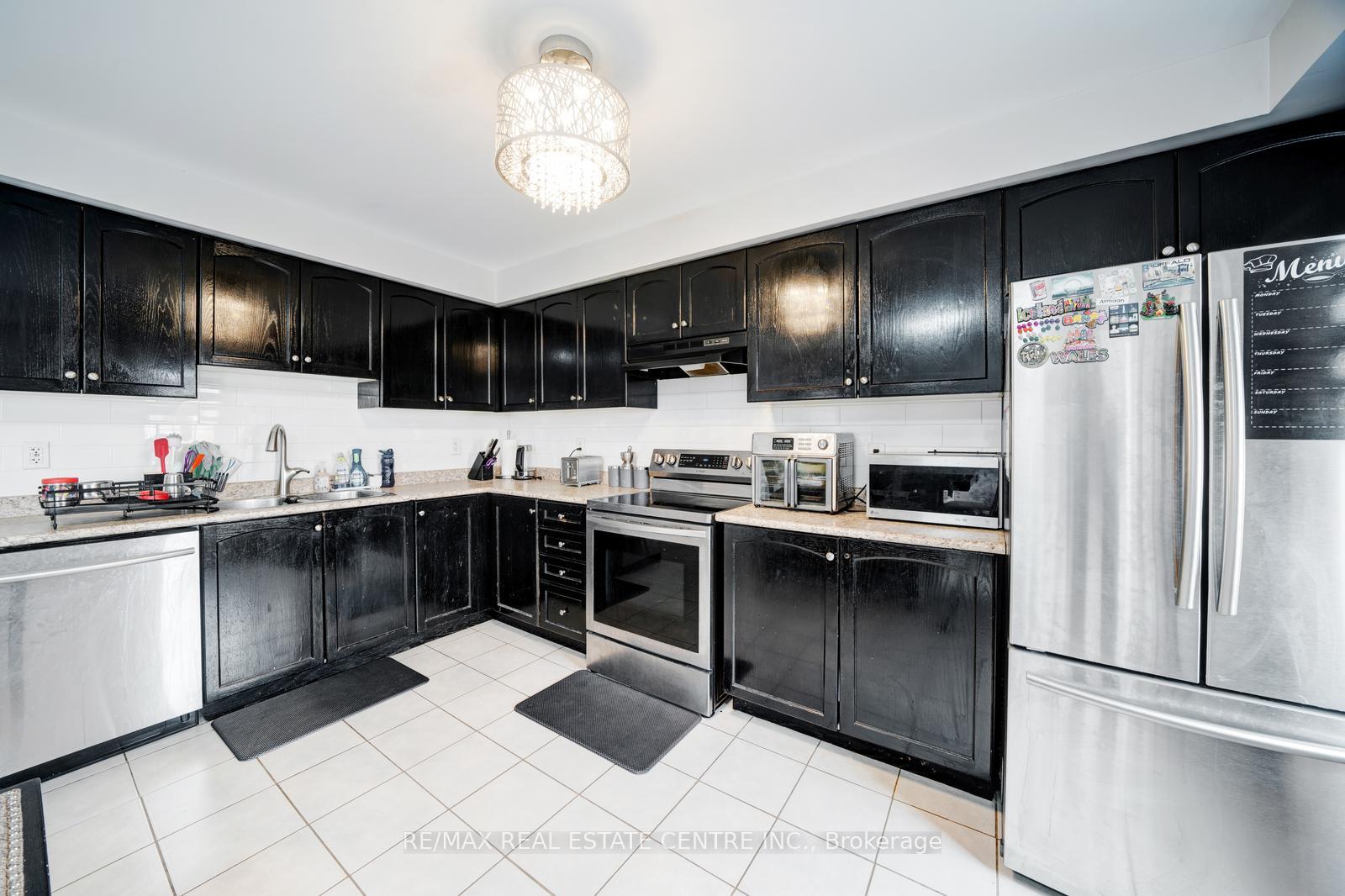 Photo 12 of 553 Rossland Road E, Ajax, Central East — HOMEH