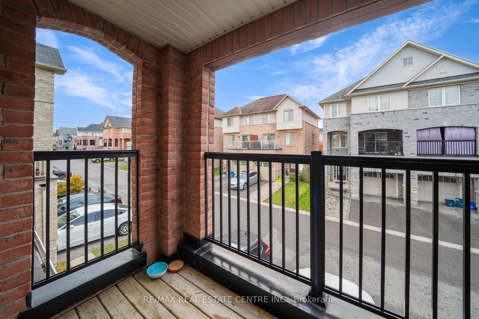 Photo 15 of 553 Rossland Road E, Ajax, Central East — HOMEH