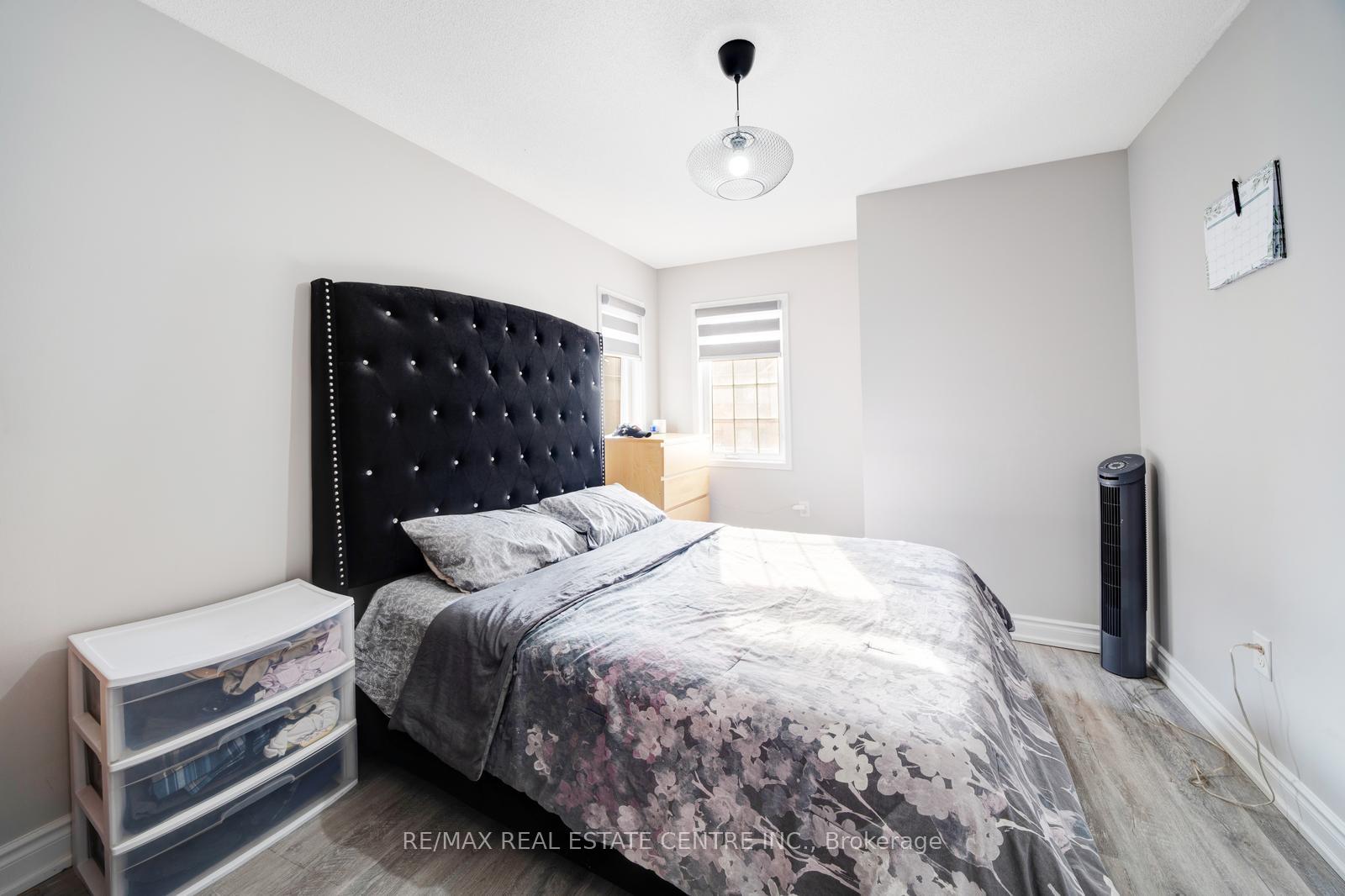 Photo 16 of 553 Rossland Road E, Ajax, Central East — HOMEH