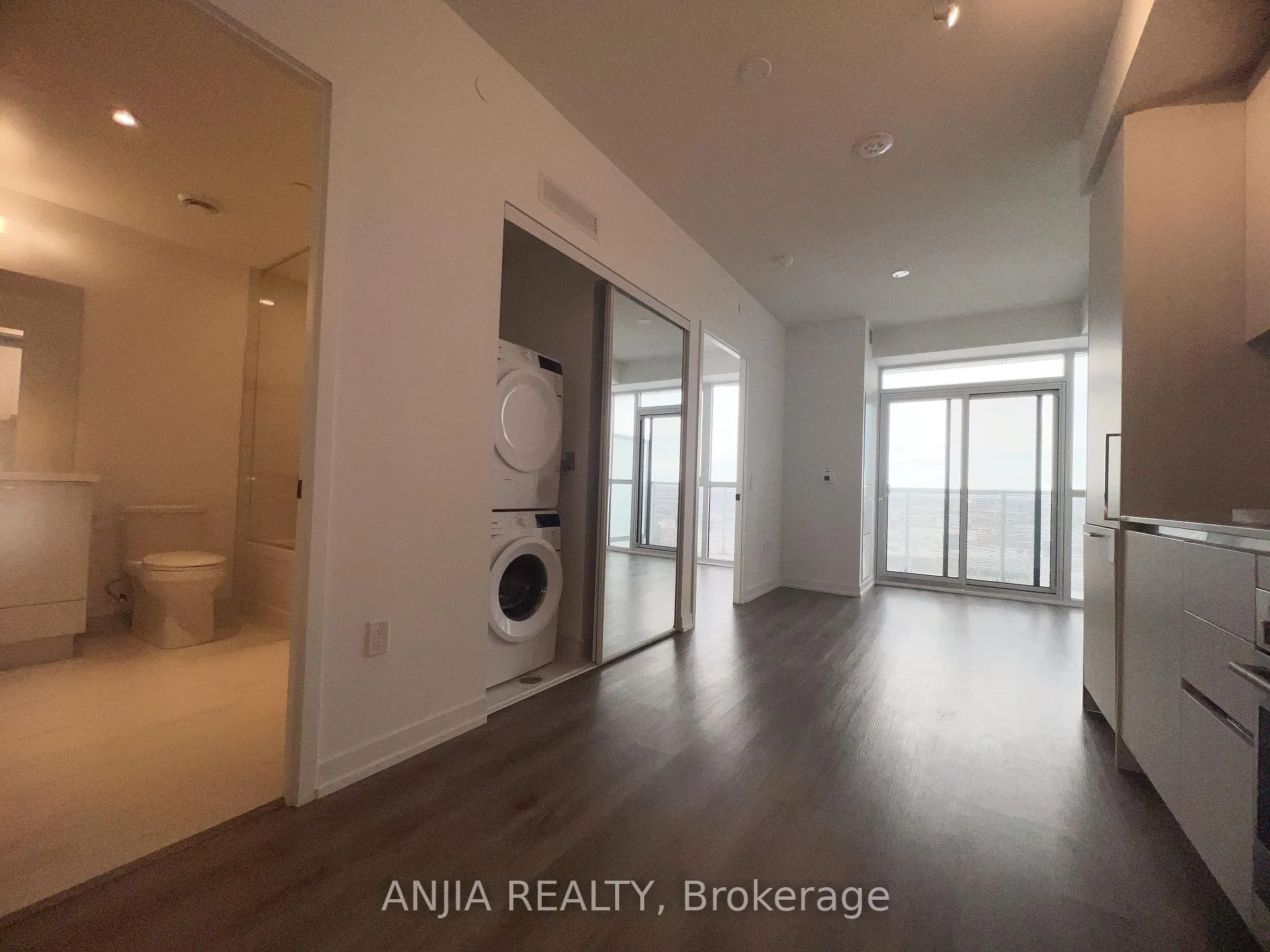 Photo 5 of Unit 1710, 225 Commerce Street, Vaughan, Vaughan Corporate Centre — HOMEH