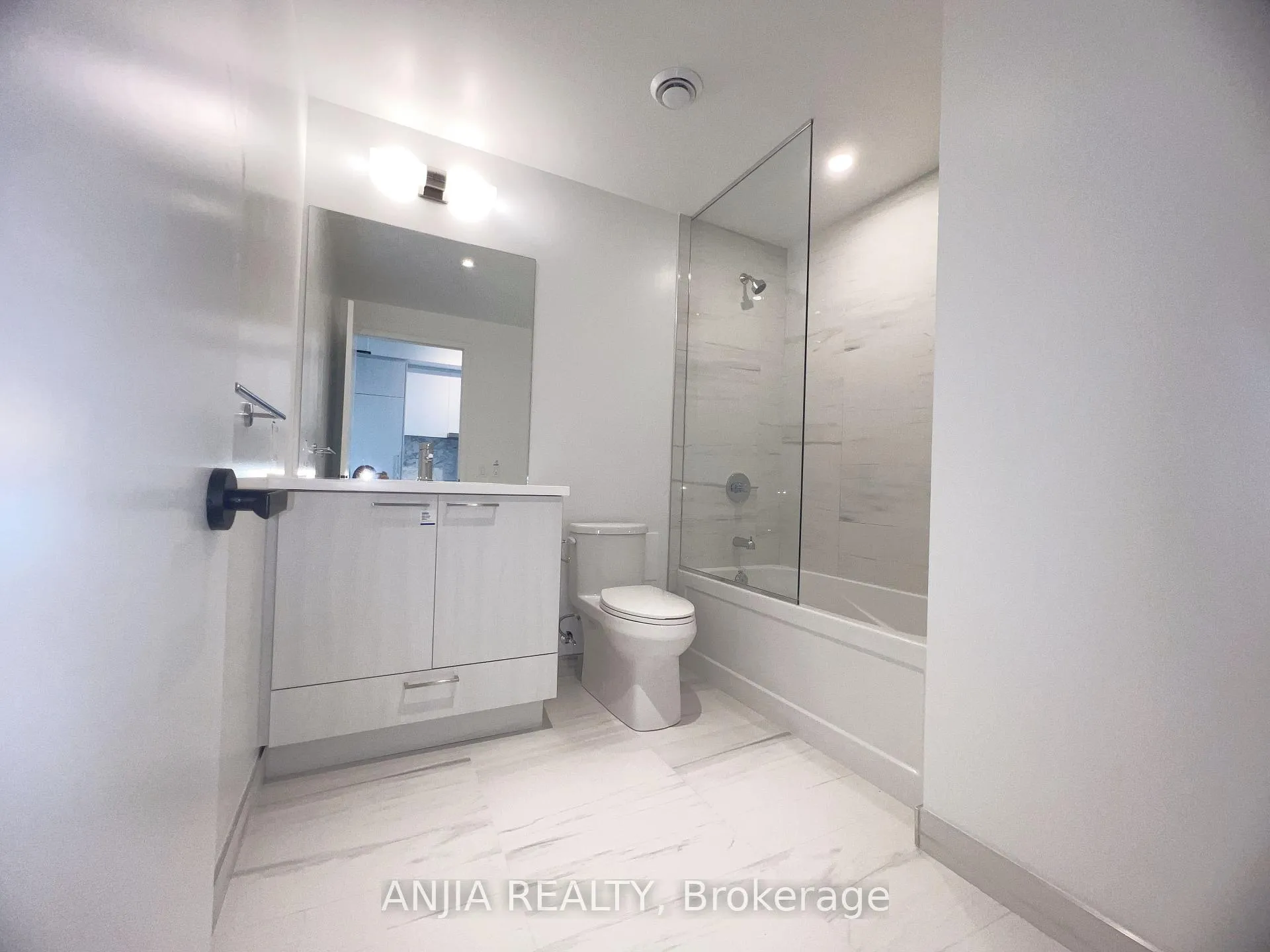 Photo 9 of Unit 1710, 225 Commerce Street, Vaughan, Vaughan Corporate Centre — HOMEH