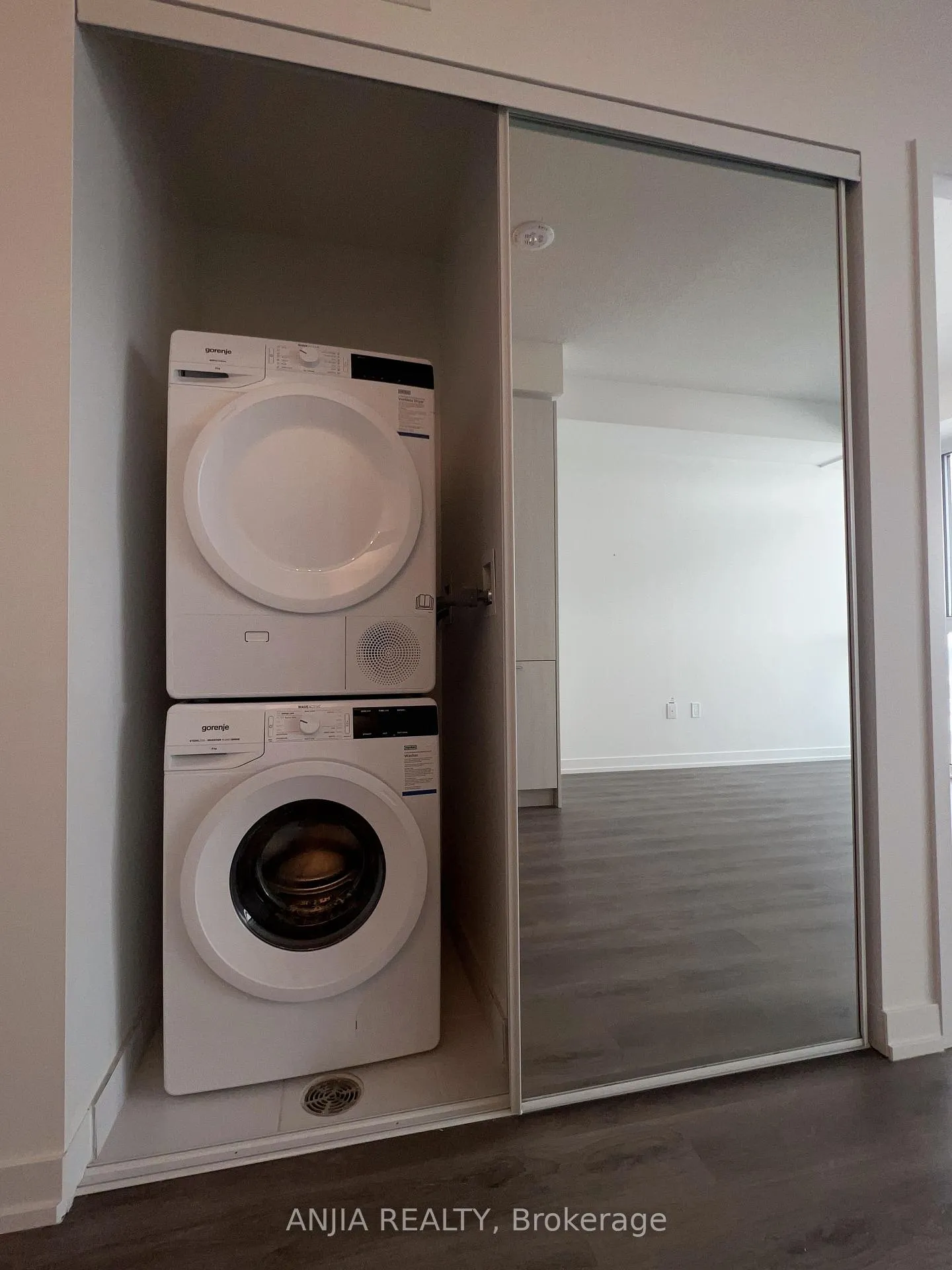 Photo 11 of Unit 1710, 225 Commerce Street, Vaughan, Vaughan Corporate Centre — HOMEH