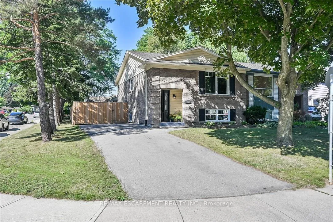 Photo 2 of 158 Wendover Drive, Hamilton, Fessenden — HOMEH