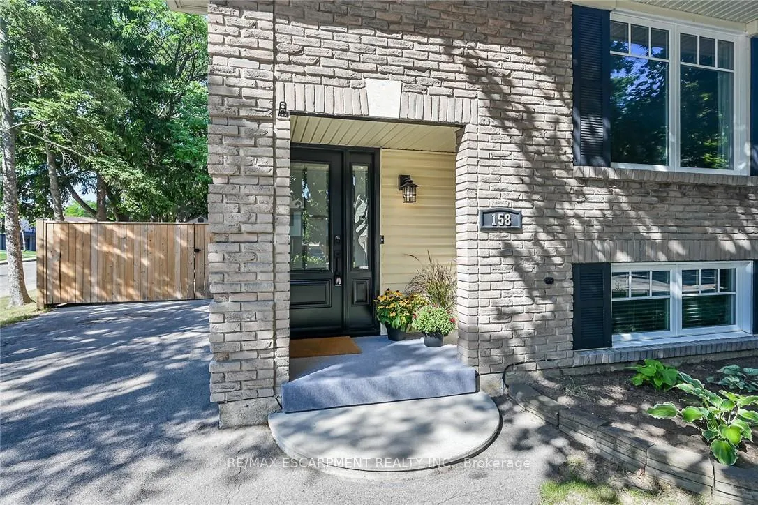 Photo 3 of 158 Wendover Drive, Hamilton, Fessenden — HOMEH