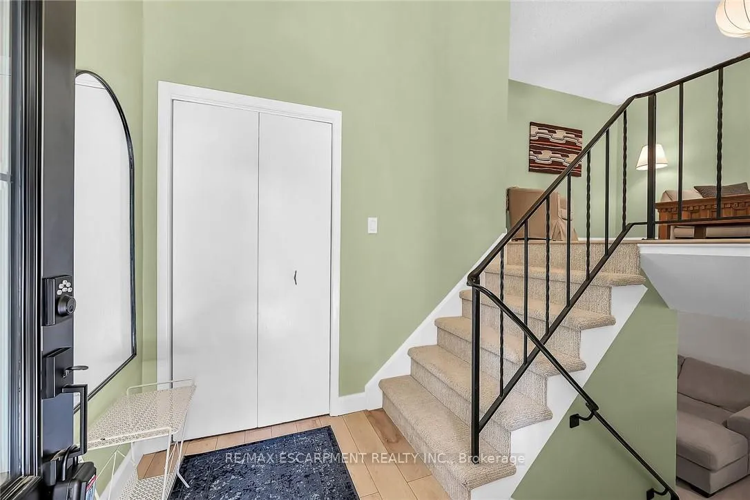 Photo 5 of 158 Wendover Drive, Hamilton, Fessenden — HOMEH