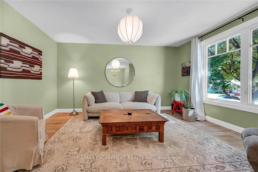 Photo 6 of 158 Wendover Drive, Hamilton, Fessenden — HOMEH