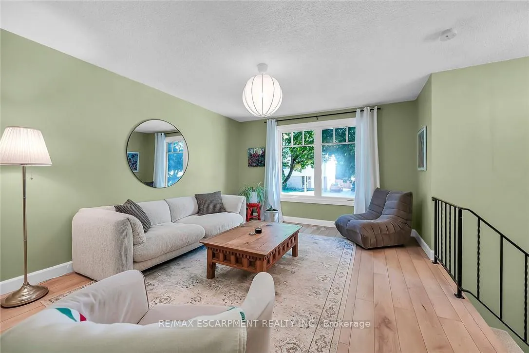 Photo 7 of 158 Wendover Drive, Hamilton, Fessenden — HOMEH