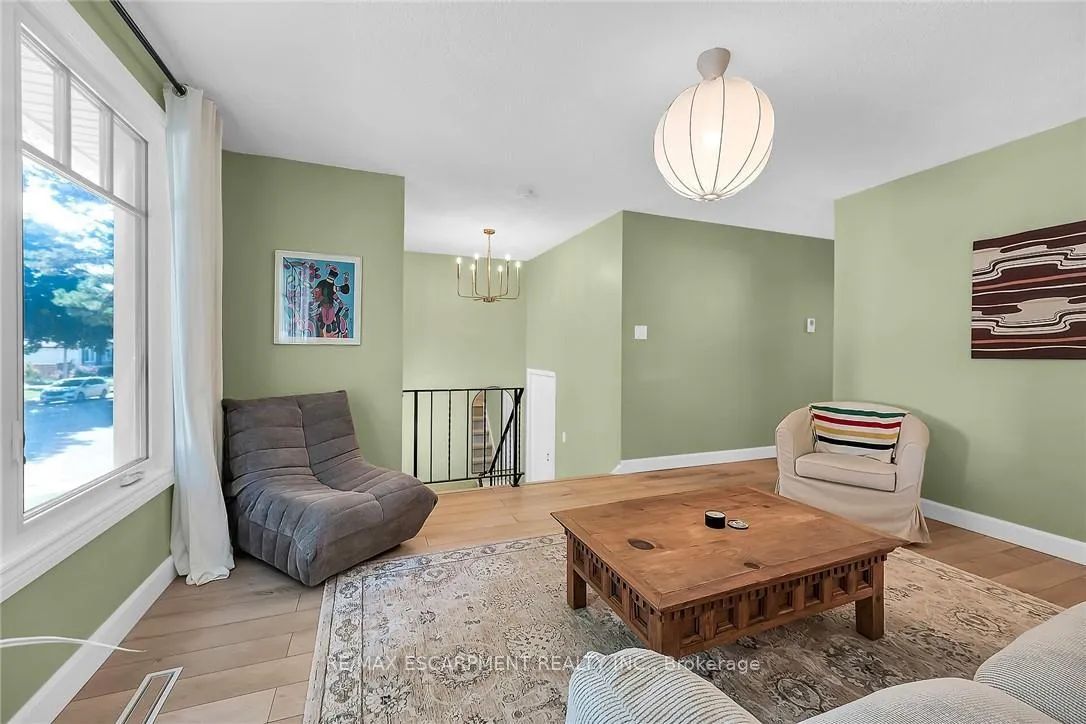 Photo 8 of 158 Wendover Drive, Hamilton, Fessenden — HOMEH