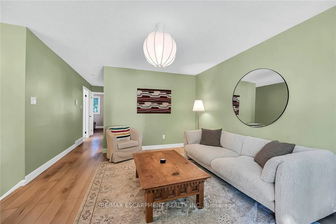 Photo 9 of 158 Wendover Drive, Hamilton, Fessenden — HOMEH