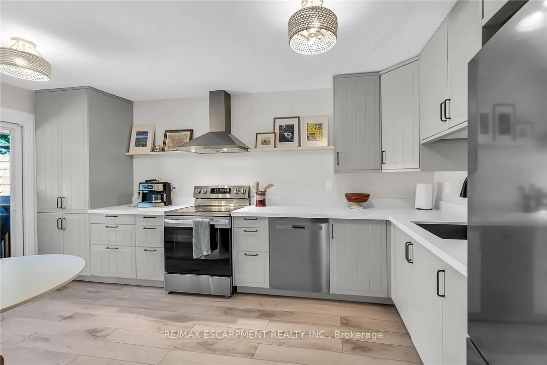 Photo 10 of 158 Wendover Drive, Hamilton, Fessenden — HOMEH