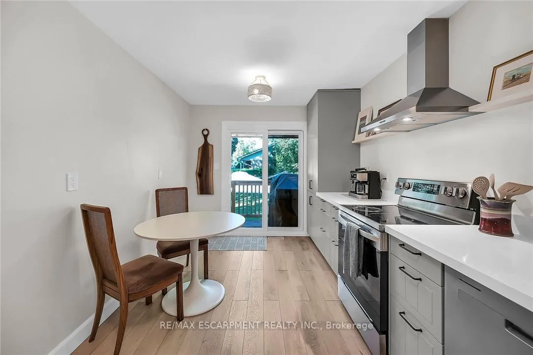Photo 11 of 158 Wendover Drive, Hamilton, Fessenden — HOMEH