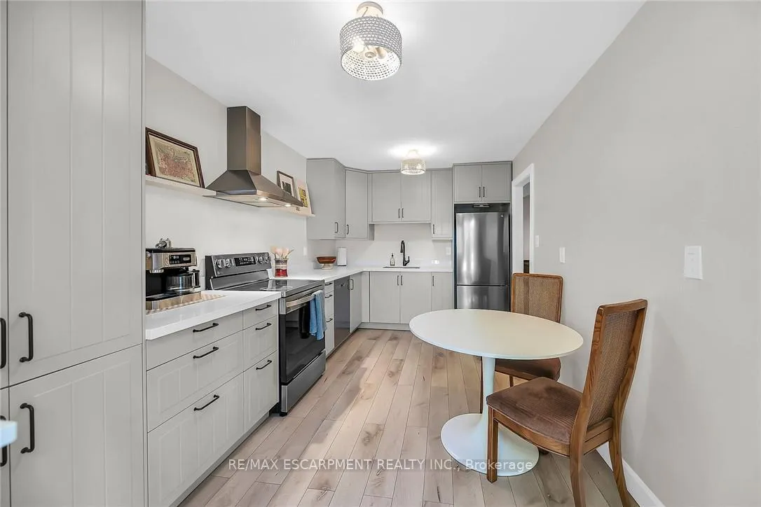 Photo 12 of 158 Wendover Drive, Hamilton, Fessenden — HOMEH