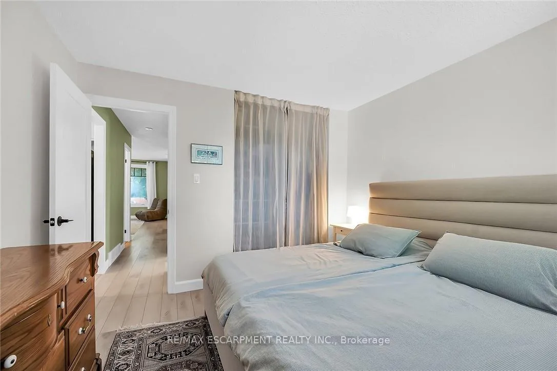 Photo 15 of 158 Wendover Drive, Hamilton, Fessenden — HOMEH