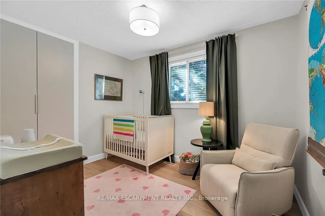 Photo 16 of 158 Wendover Drive, Hamilton, Fessenden — HOMEH