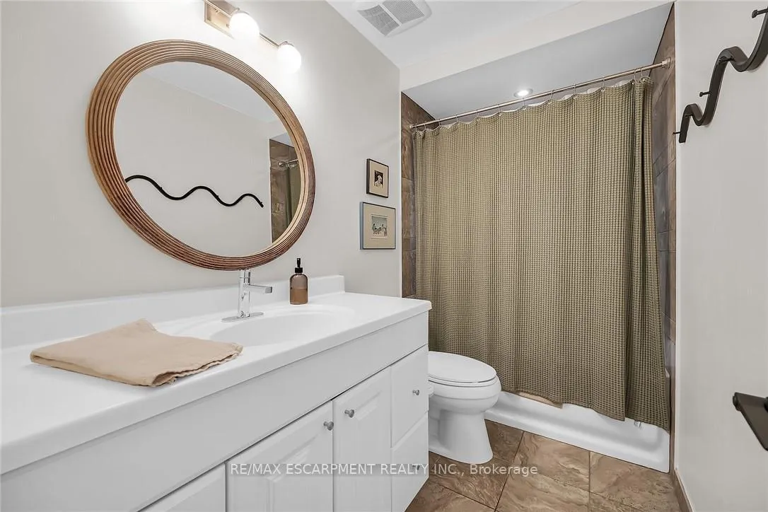 Photo 18 of 158 Wendover Drive, Hamilton, Fessenden — HOMEH