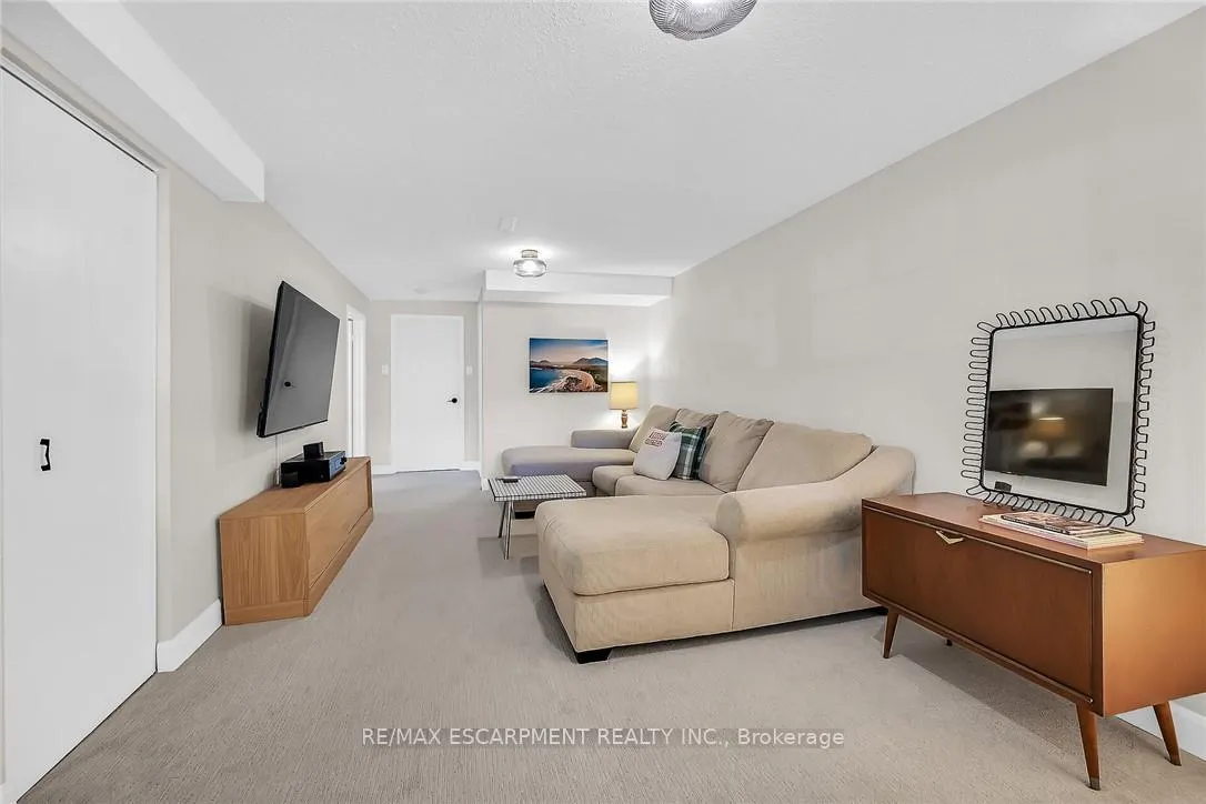 Photo 20 of 158 Wendover Drive, Hamilton, Fessenden — HOMEH