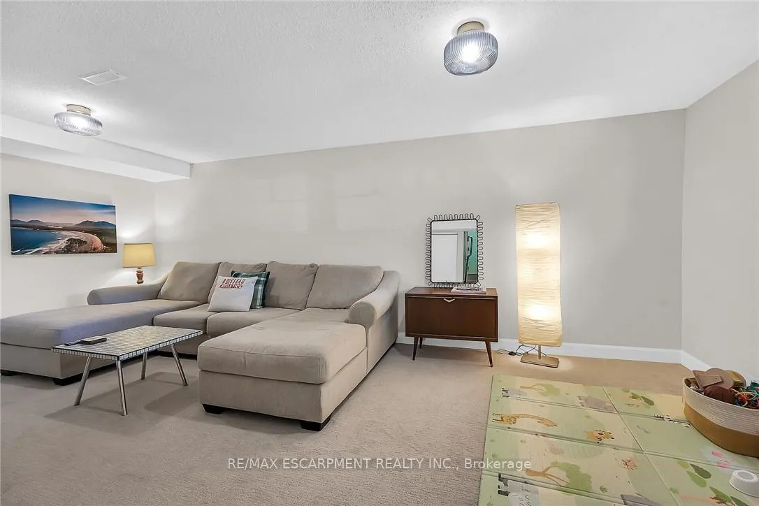 Photo 21 of 158 Wendover Drive, Hamilton, Fessenden — HOMEH