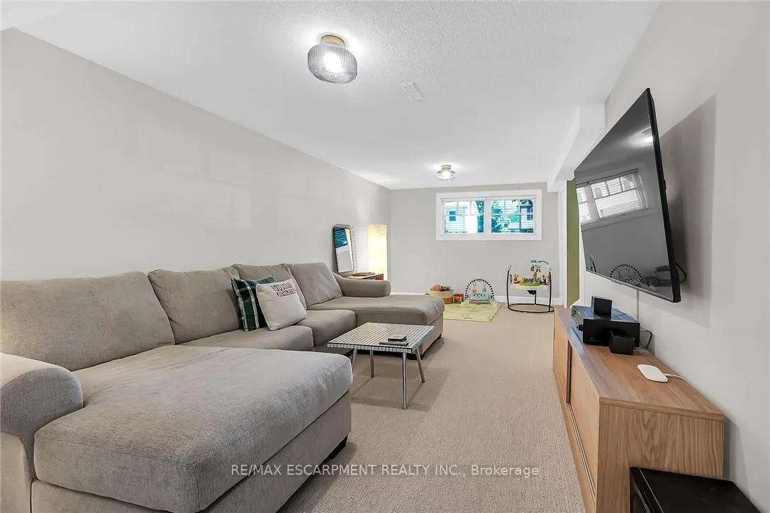 Photo 22 of 158 Wendover Drive, Hamilton, Fessenden — HOMEH