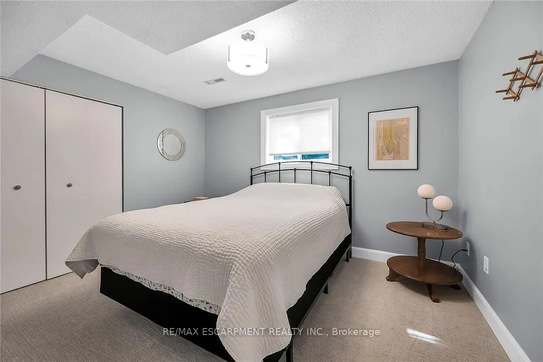 Photo 24 of 158 Wendover Drive, Hamilton, Fessenden — HOMEH