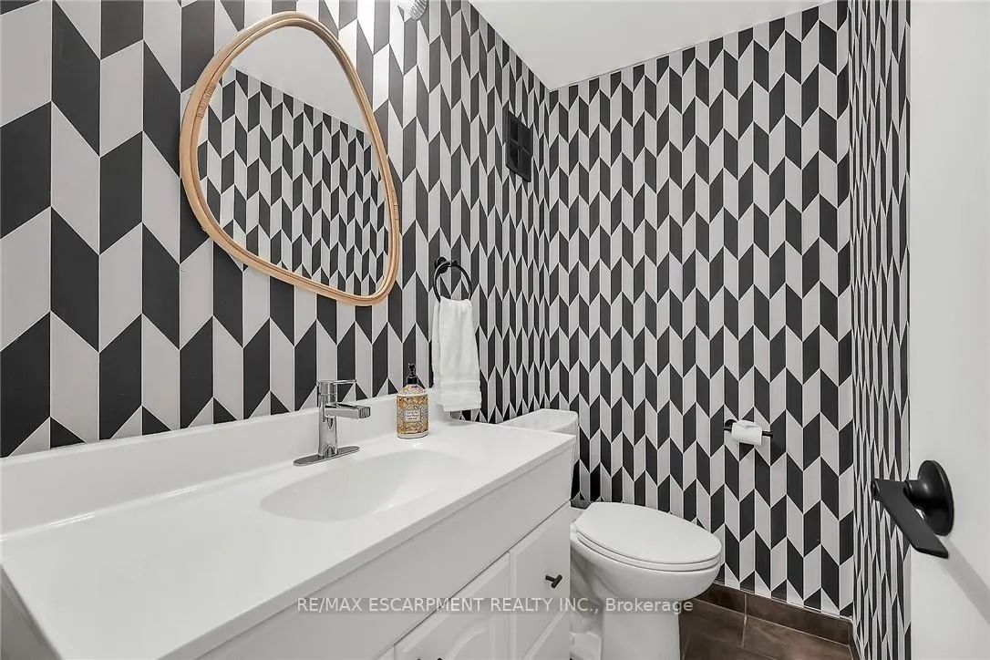 Photo 25 of 158 Wendover Drive, Hamilton, Fessenden — HOMEH