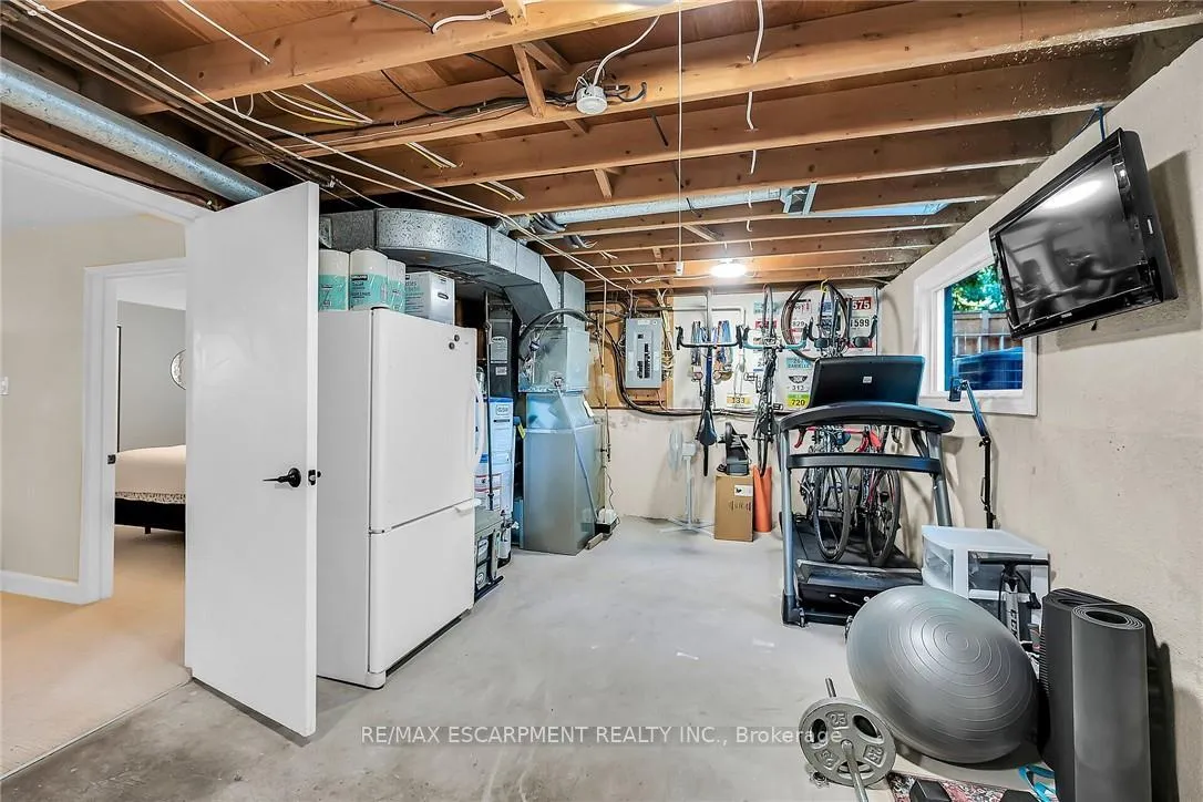 Photo 26 of 158 Wendover Drive, Hamilton, Fessenden — HOMEH