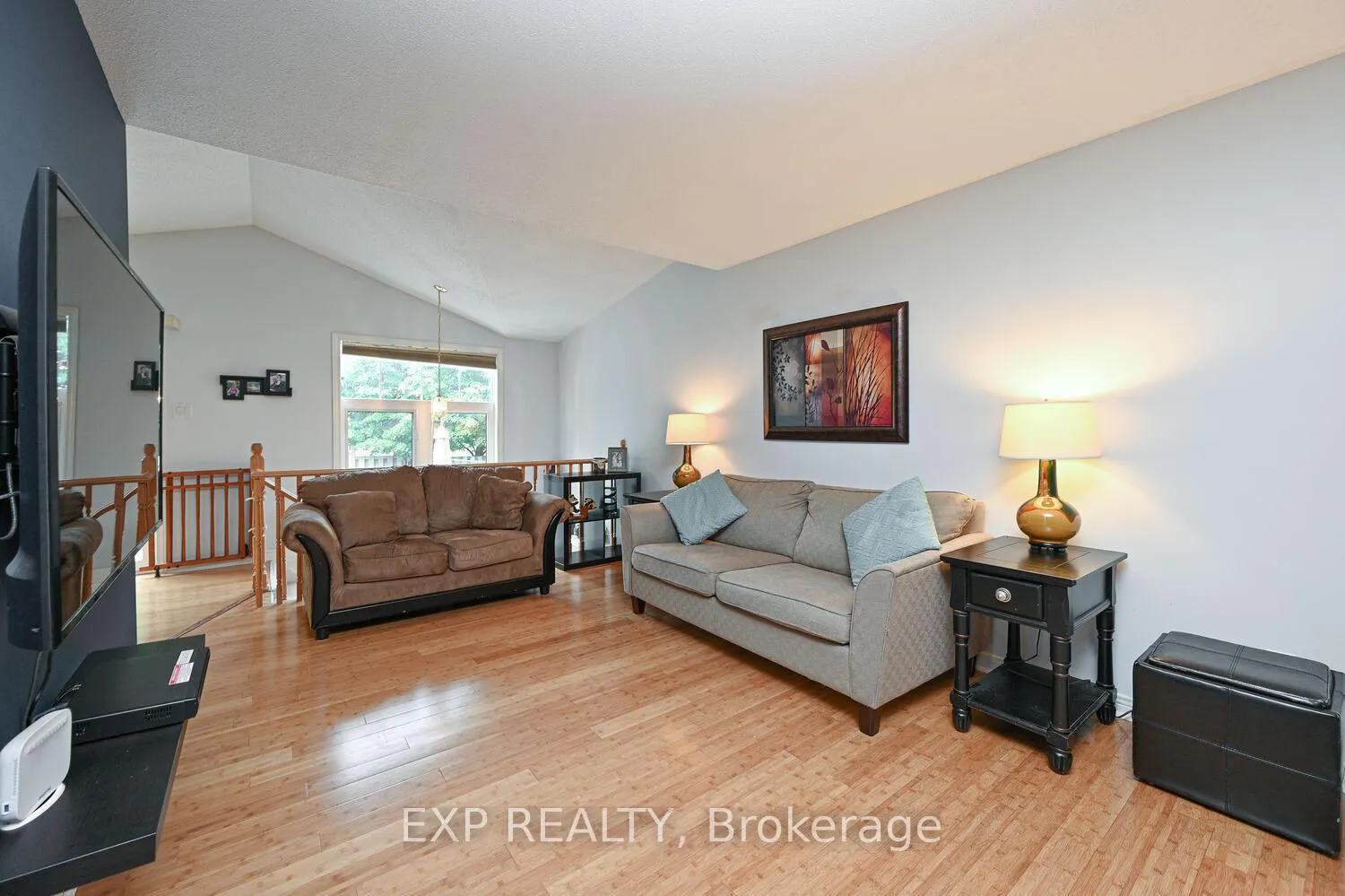 Photo 3 of 677 Wildshore Crescent, Ottawa — HOMEH