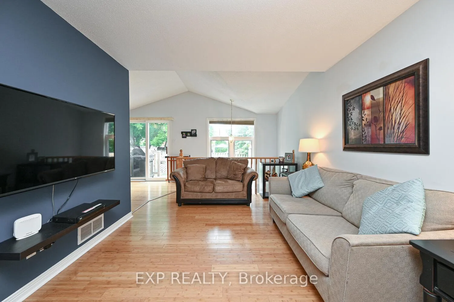 Photo 4 of 677 Wildshore Crescent, Ottawa — HOMEH