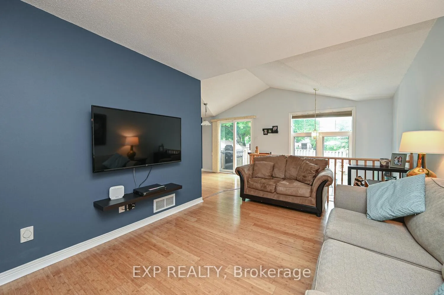 Photo 5 of 677 Wildshore Crescent, Ottawa — HOMEH