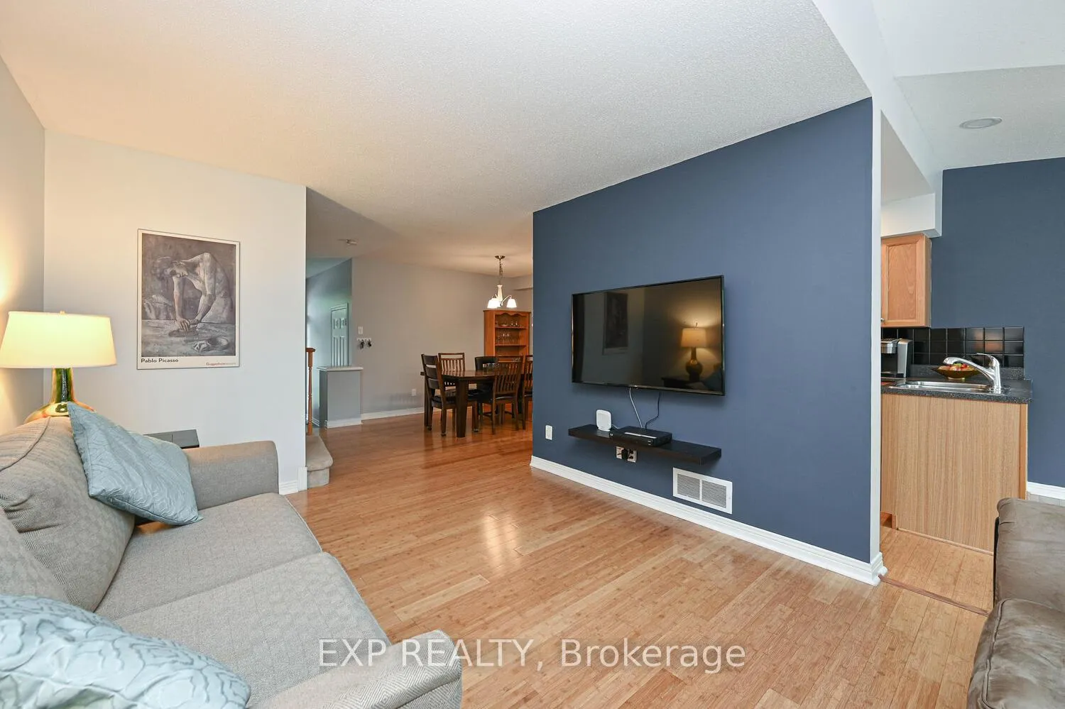 Photo 7 of 677 Wildshore Crescent, Ottawa — HOMEH