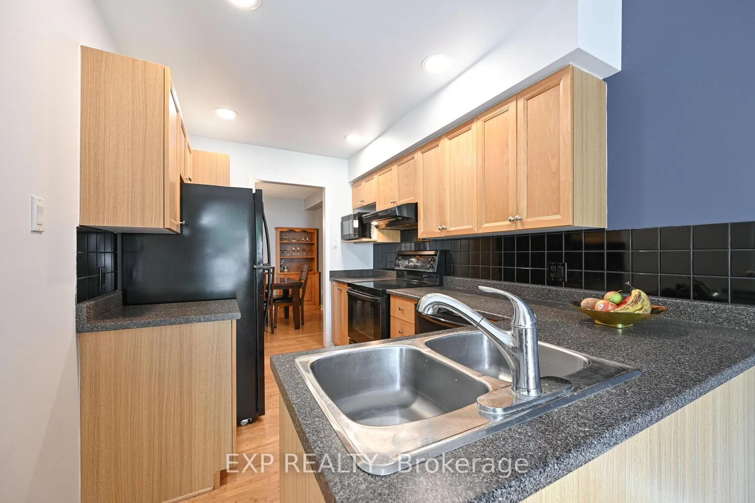 Photo 8 of 677 Wildshore Crescent, Ottawa — HOMEH