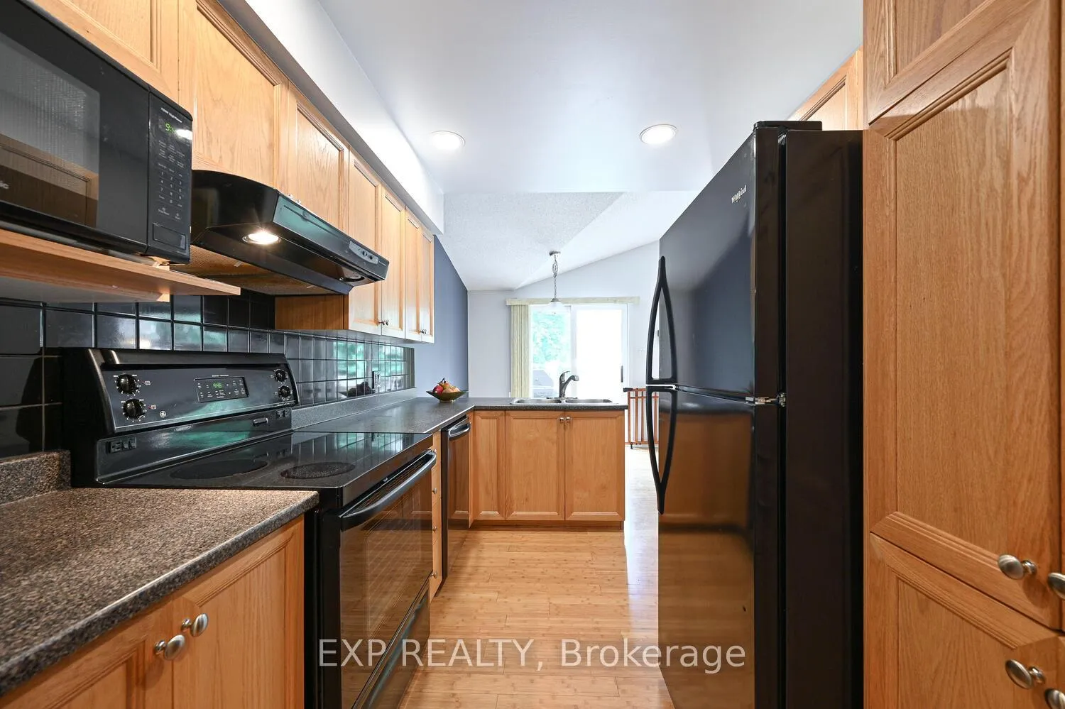 Photo 12 of 677 Wildshore Crescent, Ottawa — HOMEH