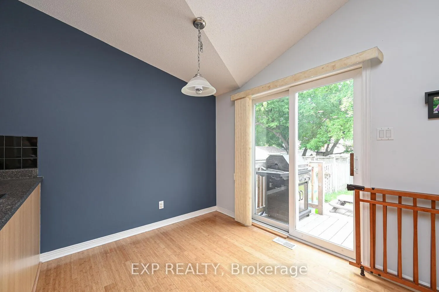 Photo 15 of 677 Wildshore Crescent, Ottawa — HOMEH