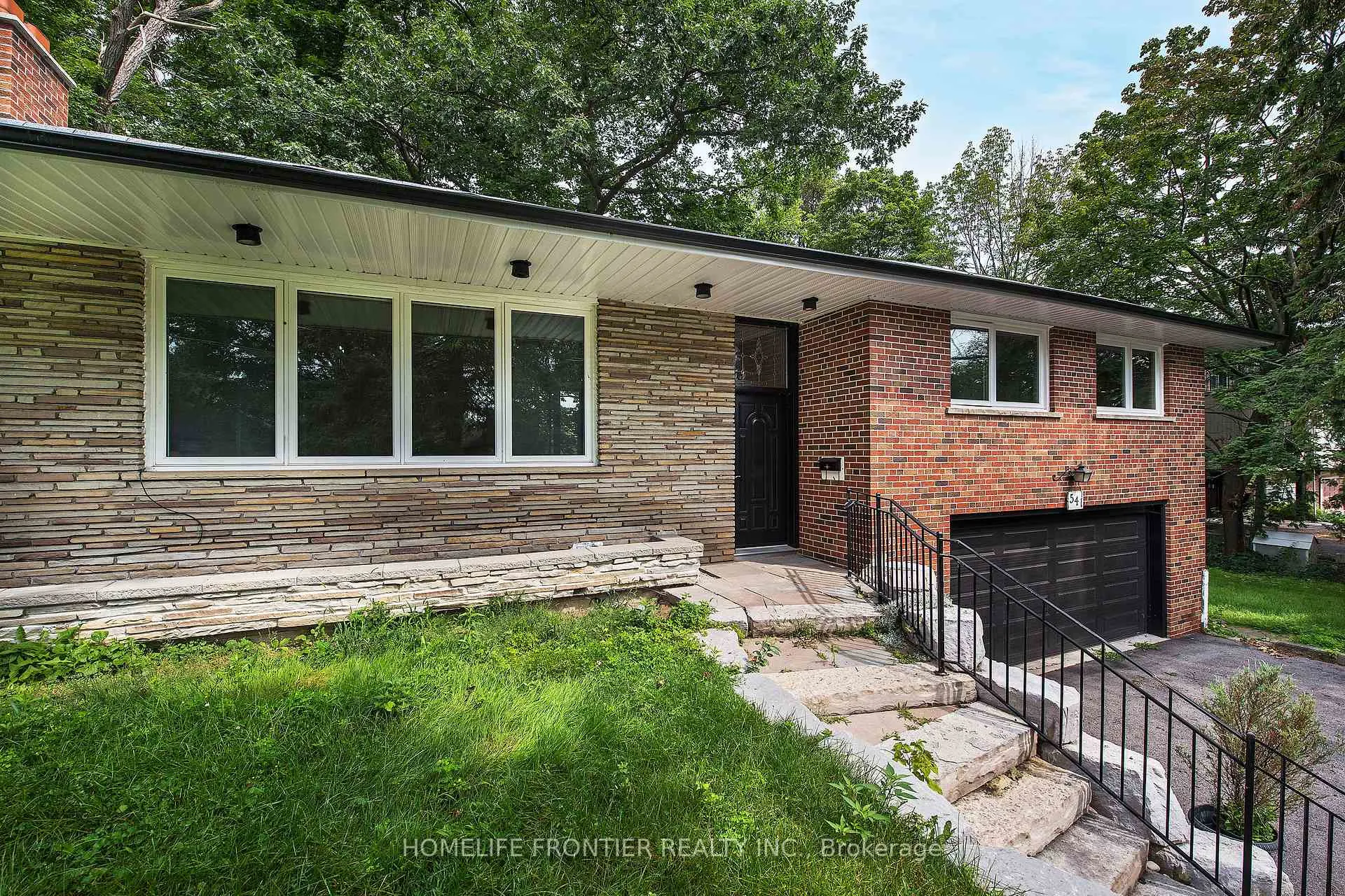 Front of 541 Rouge Hills Drive