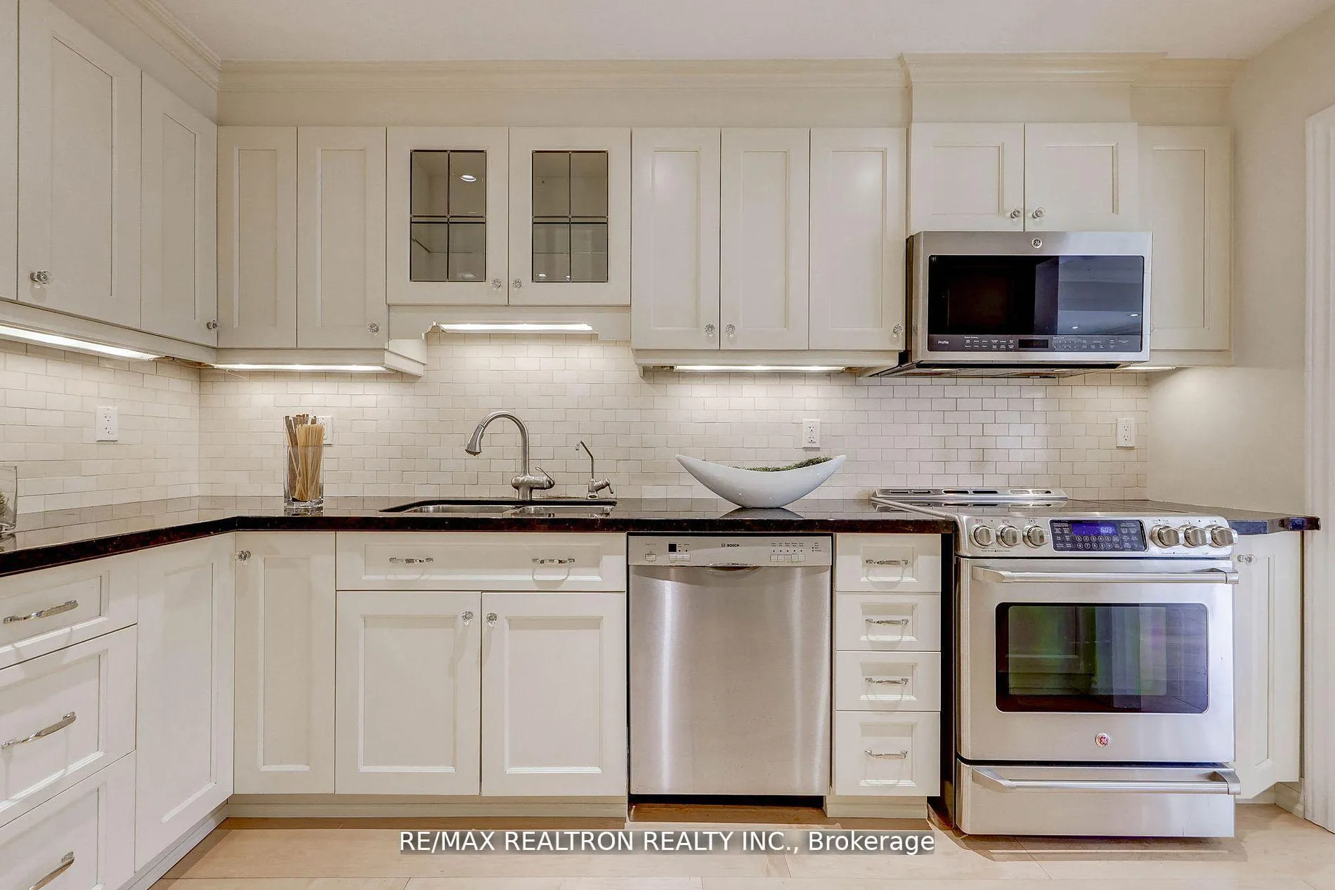 Photo 10 of 14 Anvil Millway, North York, St. Andrew-Windfields — HOMEH