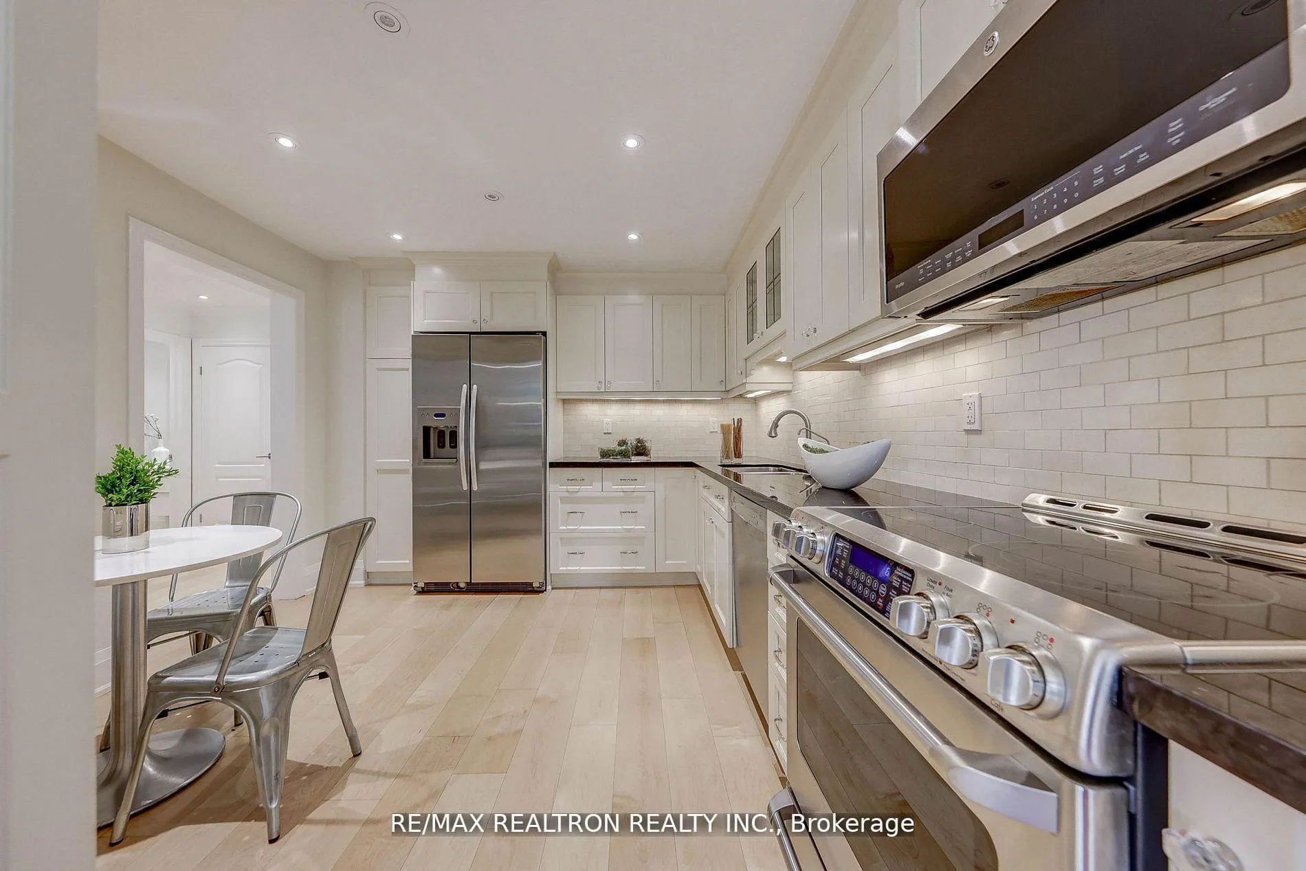 Photo 11 of 14 Anvil Millway, North York, St. Andrew-Windfields — HOMEH