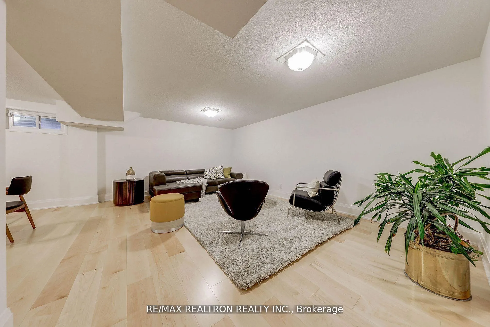 Photo 21 of 14 Anvil Millway, North York, St. Andrew-Windfields — HOMEH