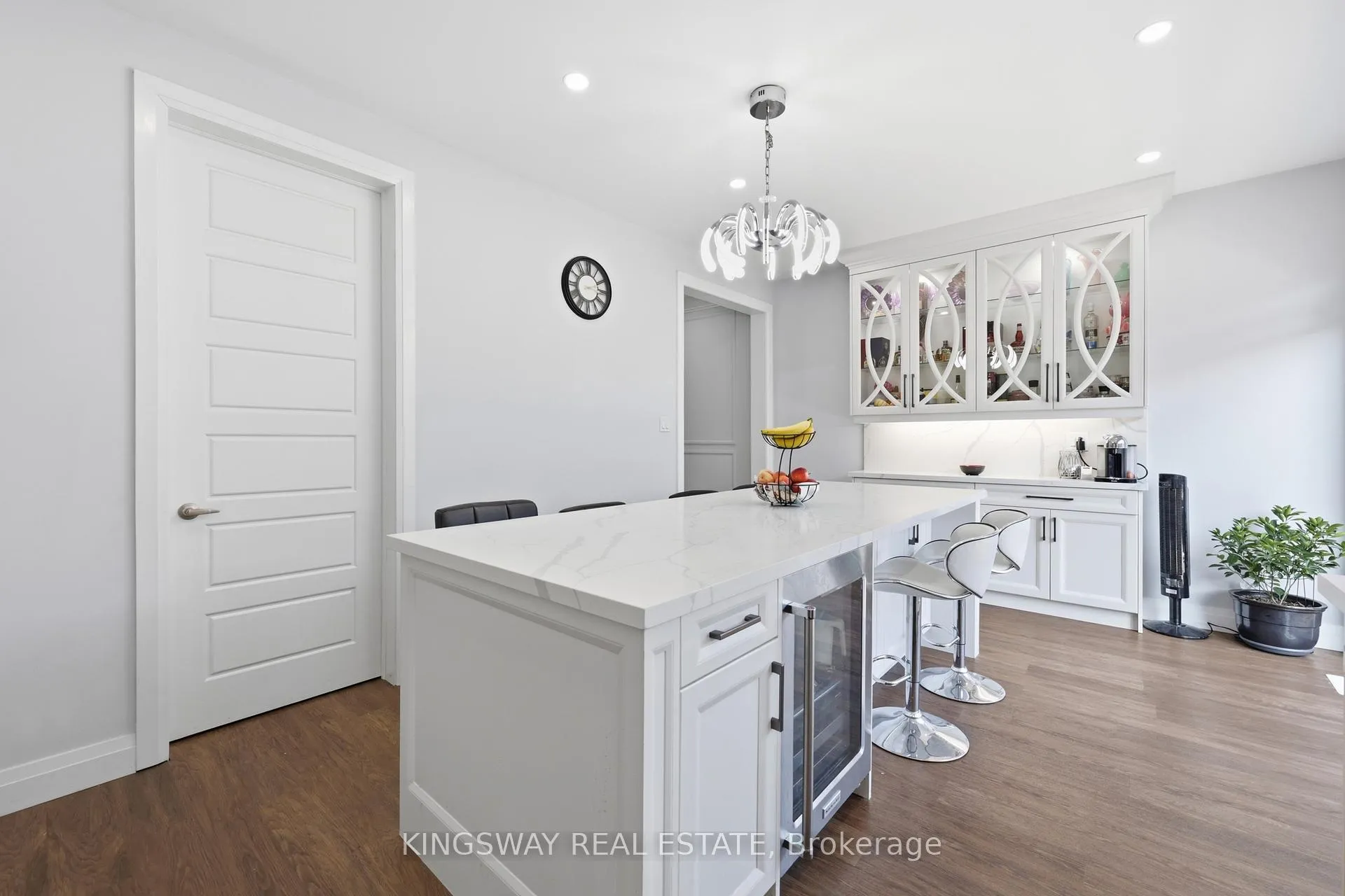 Front of Unit 20, 975 Whitlock Avenue