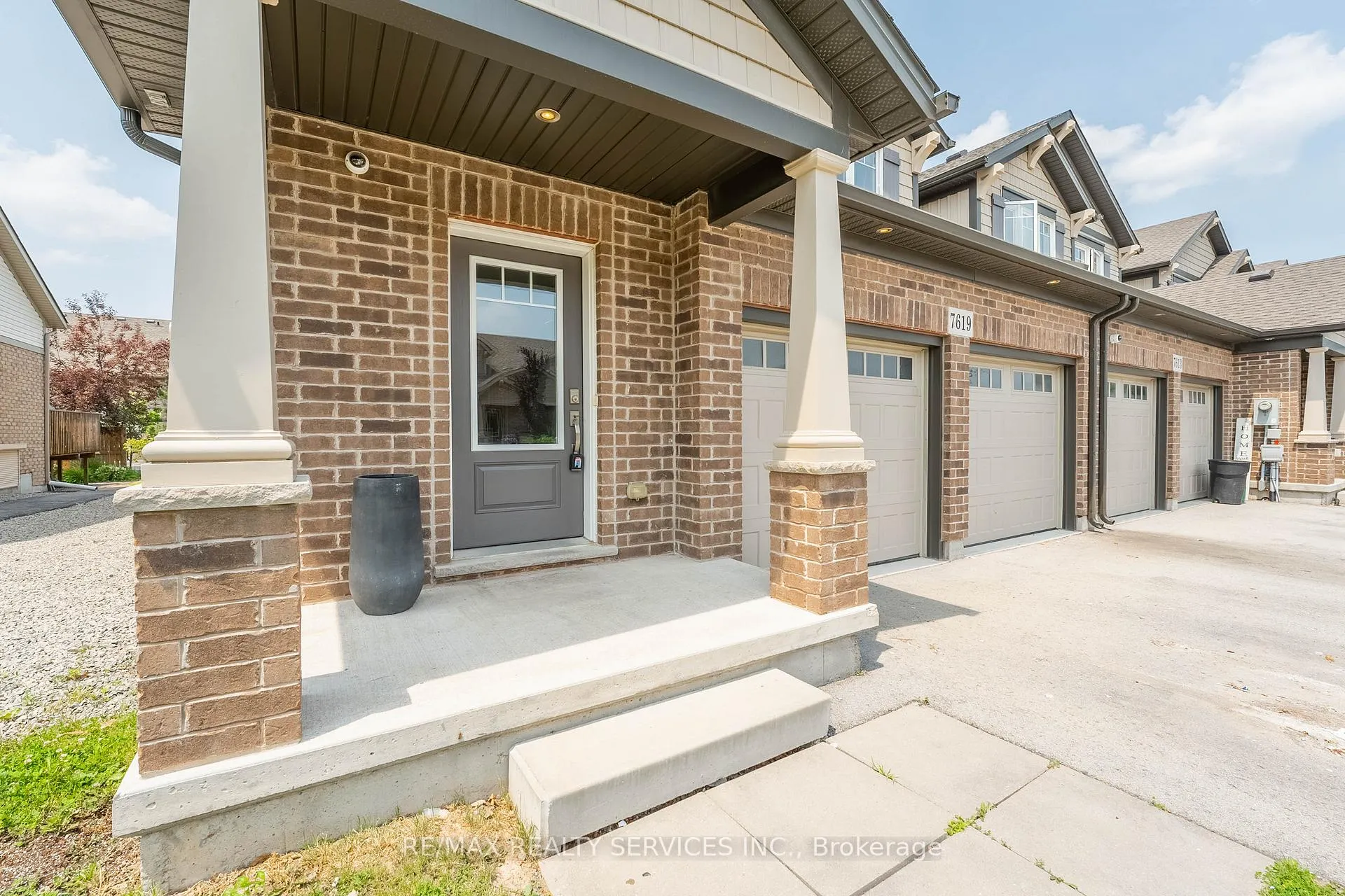 Photo 2 of 7619 Green Vista Gate, Niagara Falls, Oldfield — HOMEH
