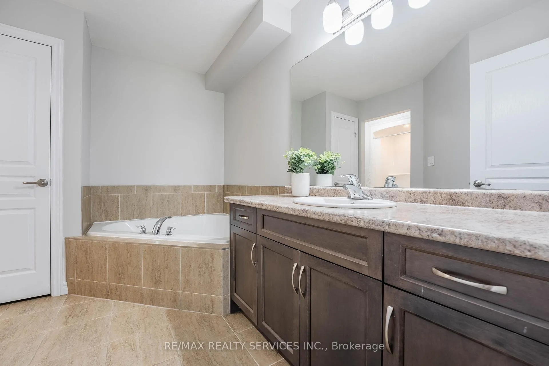 Photo 20 of 7619 Green Vista Gate, Niagara Falls, Oldfield — HOMEH