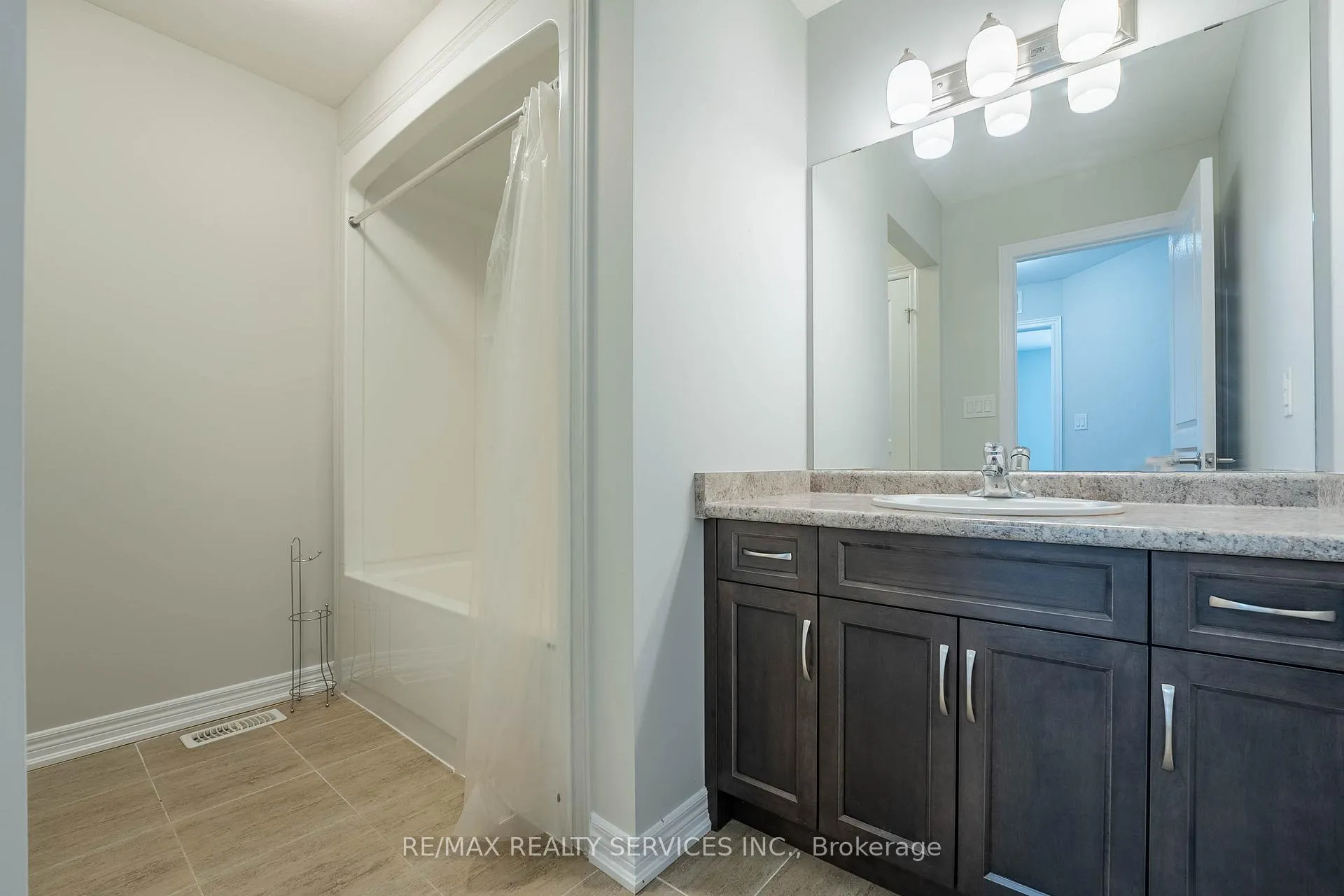 Photo 31 of 7619 Green Vista Gate, Niagara Falls, Oldfield — HOMEH