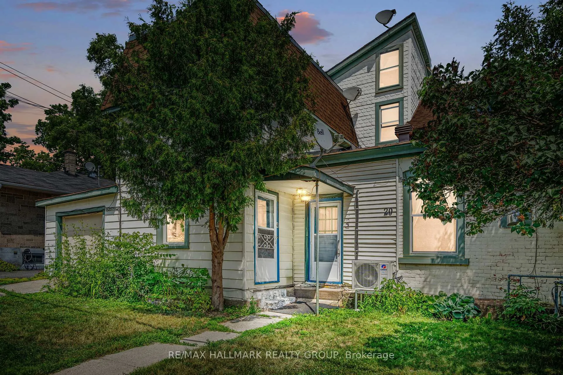 Front of Unit 5, 20 Russell Street W