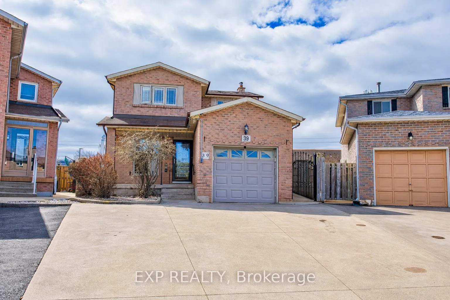 Photo 1 of 39 Regis Court, Hamilton, Stoney Creek — HOMEH