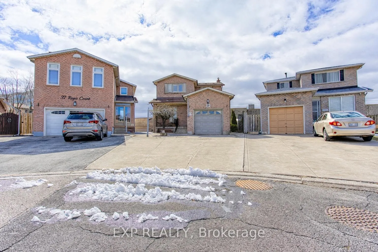 Photo 2 of 39 Regis Court, Hamilton, Stoney Creek — HOMEH