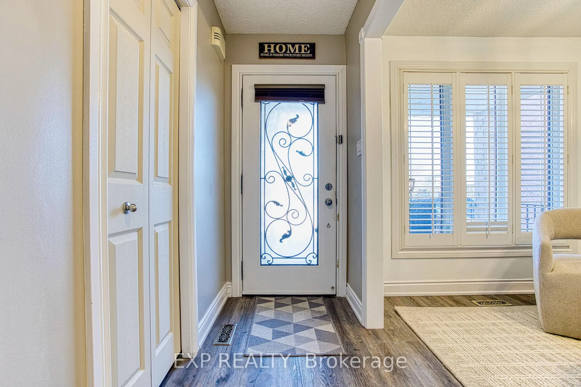 Photo 3 of 39 Regis Court, Hamilton, Stoney Creek — HOMEH