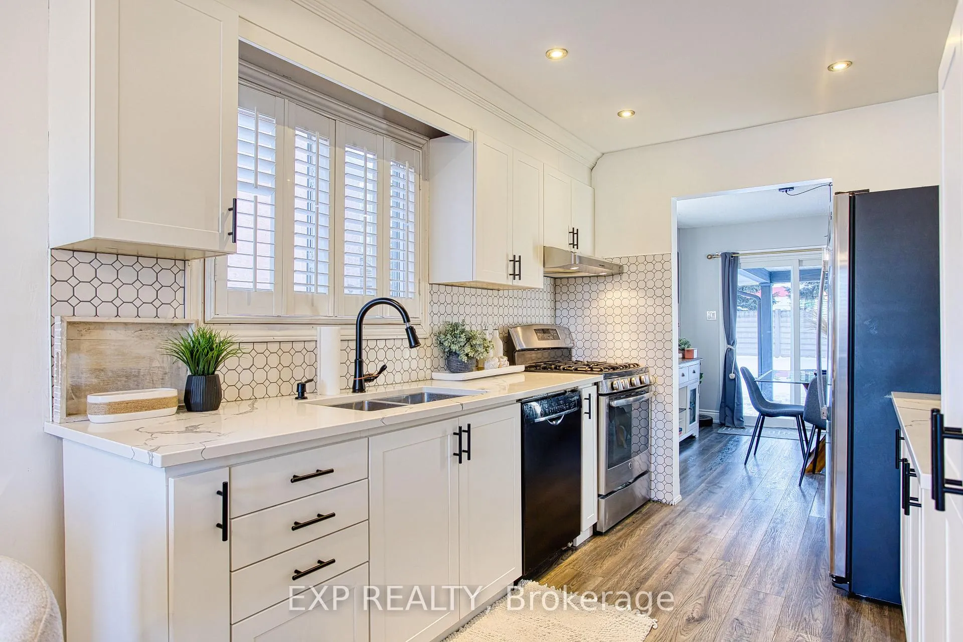 Photo 5 of 39 Regis Court, Hamilton, Stoney Creek — HOMEH