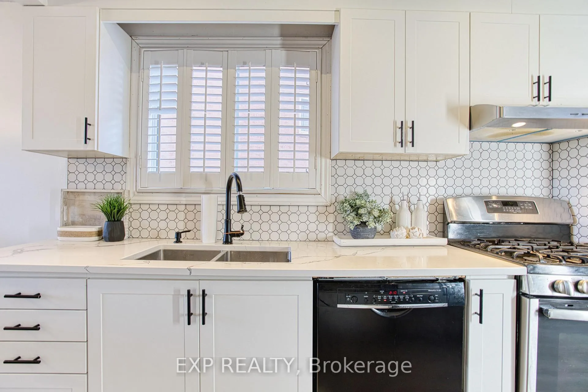 Photo 9 of 39 Regis Court, Hamilton, Stoney Creek — HOMEH