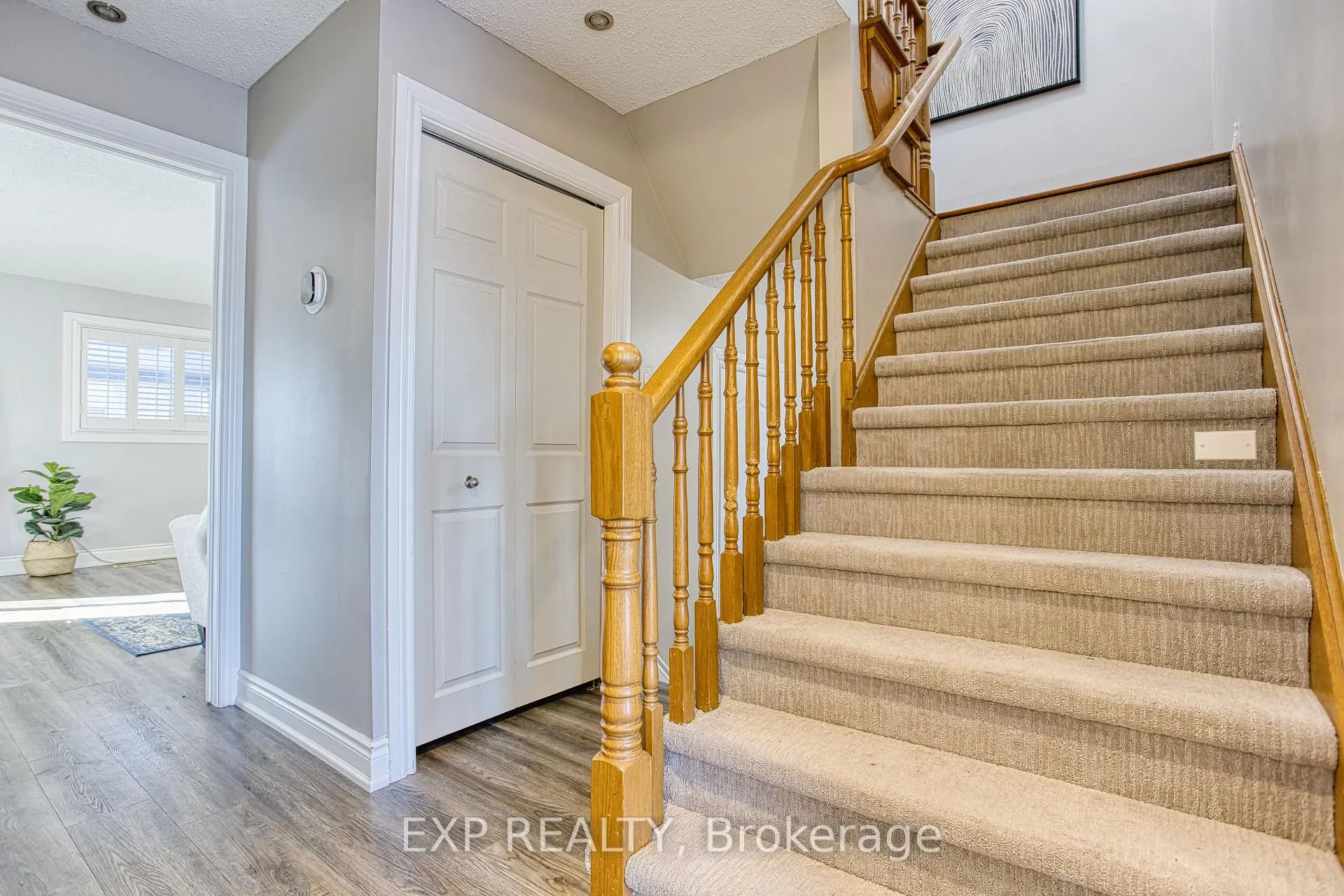 Photo 18 of 39 Regis Court, Hamilton, Stoney Creek — HOMEH