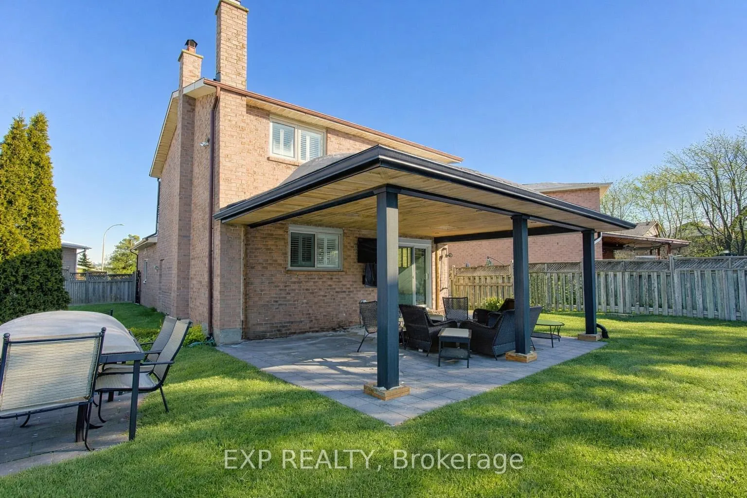 Photo 31 of 39 Regis Court, Hamilton, Stoney Creek — HOMEH