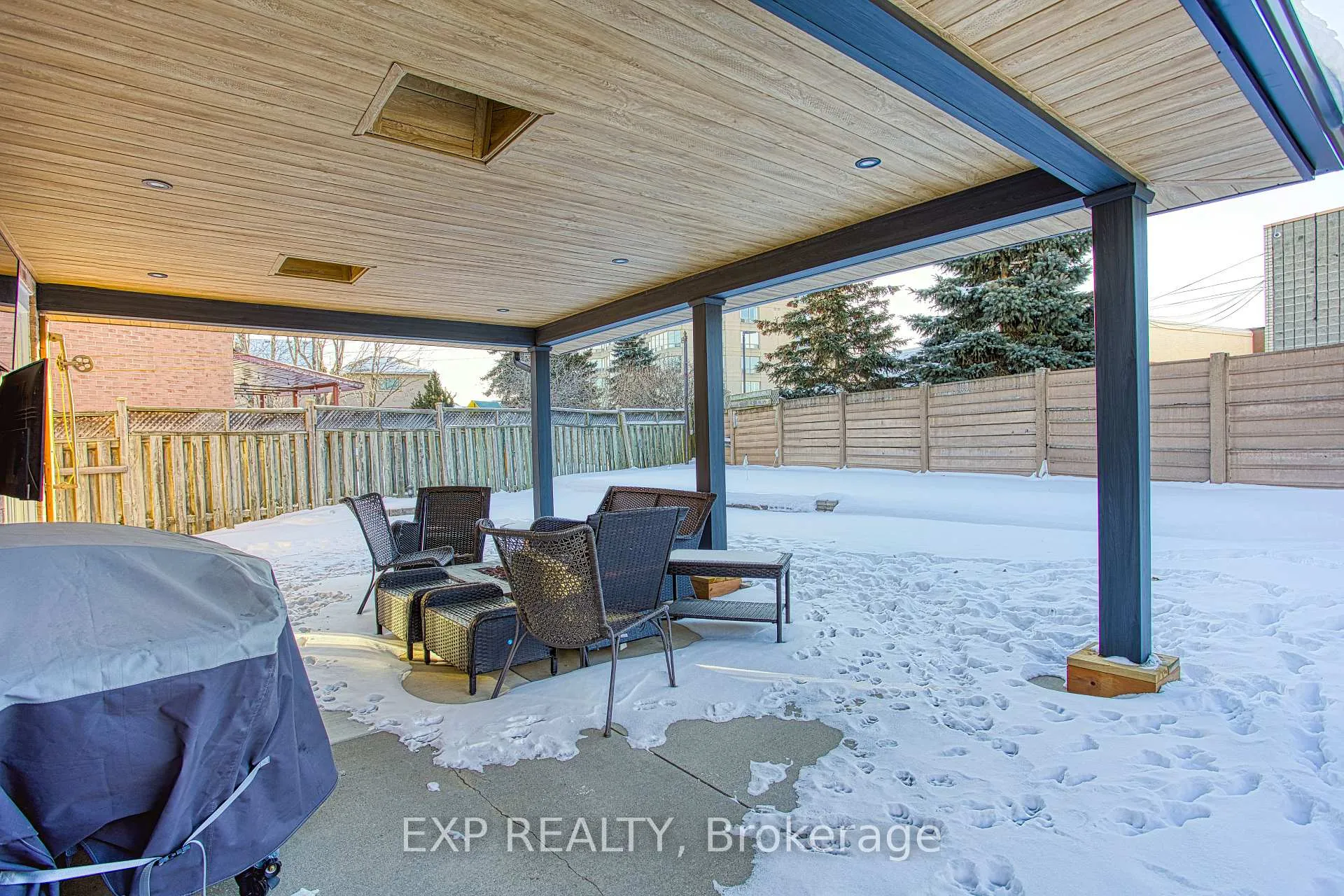 Photo 32 of 39 Regis Court, Hamilton, Stoney Creek — HOMEH