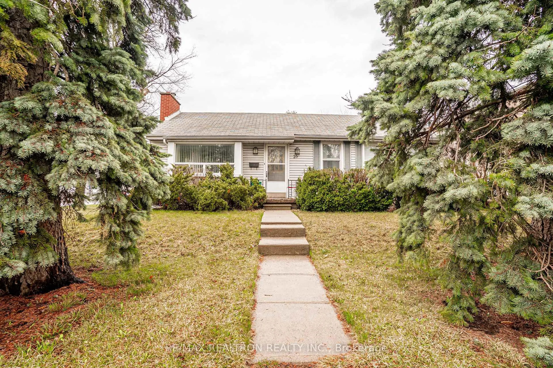 Front of 25 Harding Boulevard